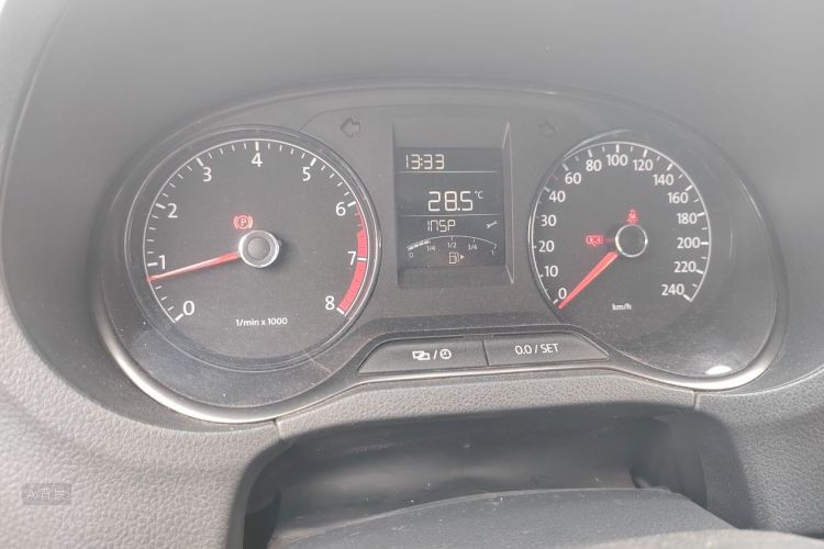 Volkswagen Polo 2015 car image #13