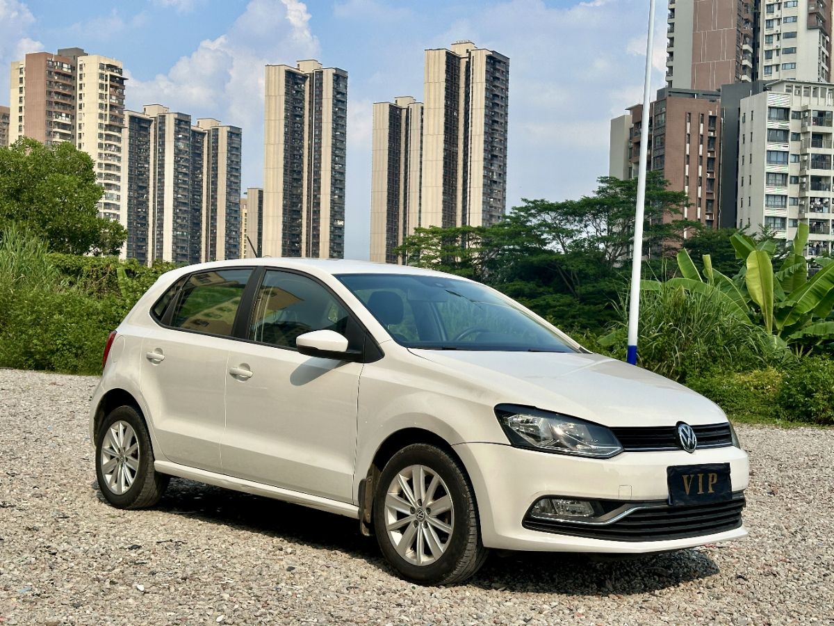Volkswagen Polo 2015 car image #3