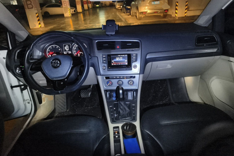 Volkswagen Golf 2016 car image #7