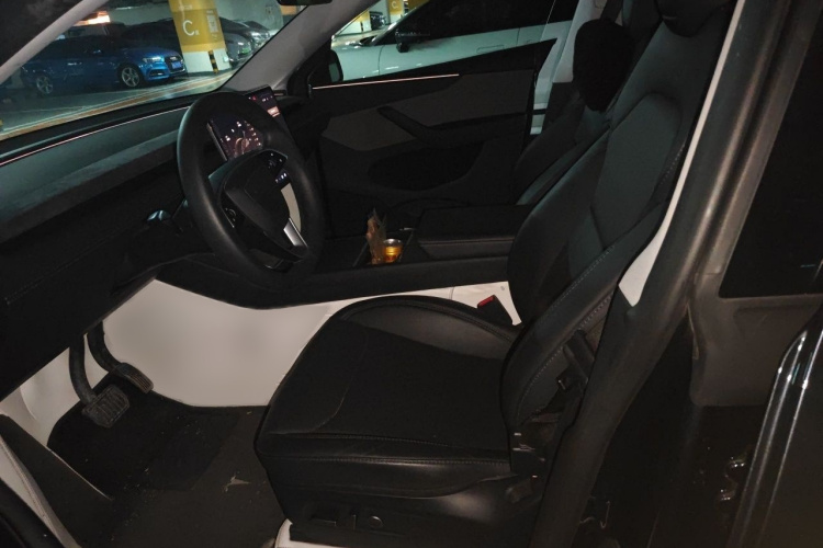 Tesla Model Y 2025 car image #19
