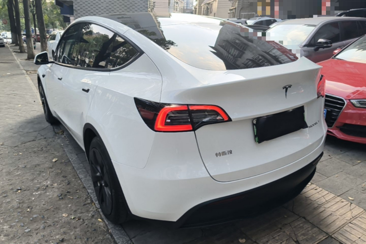 Tesla Model Y 2022 #5 Tesla Model Y 2022 car image #5