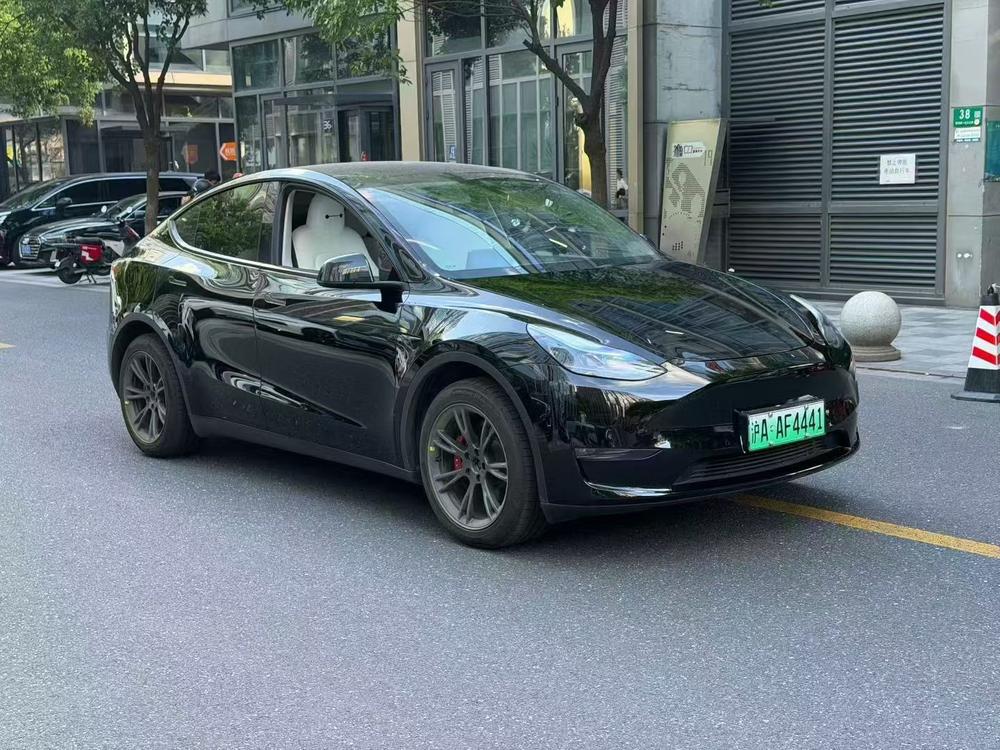 Tesla Model Y 2023 صورة سيارة #3