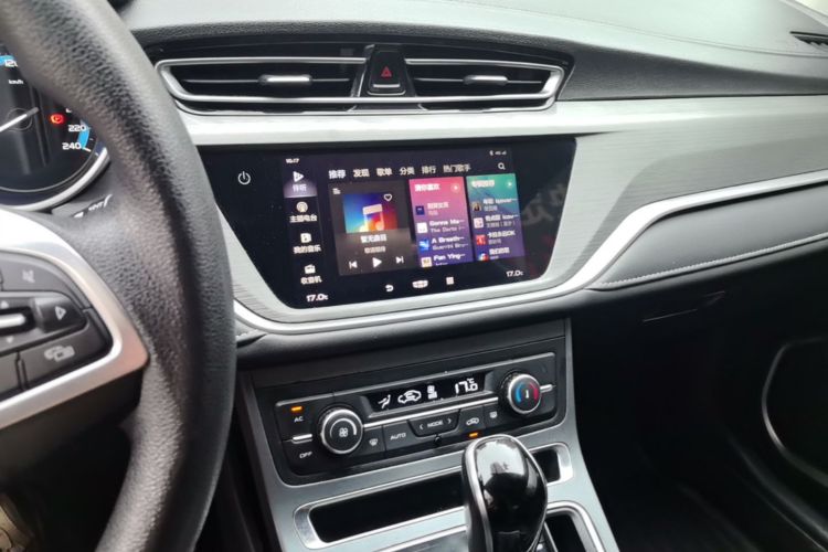 GEELY Emgrand 2021 car image #17