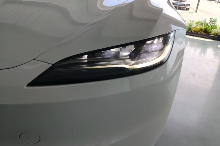 Tesla Model 3 2024 car image #23