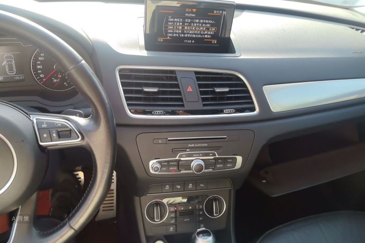 Audi Q3 2017 car image #15