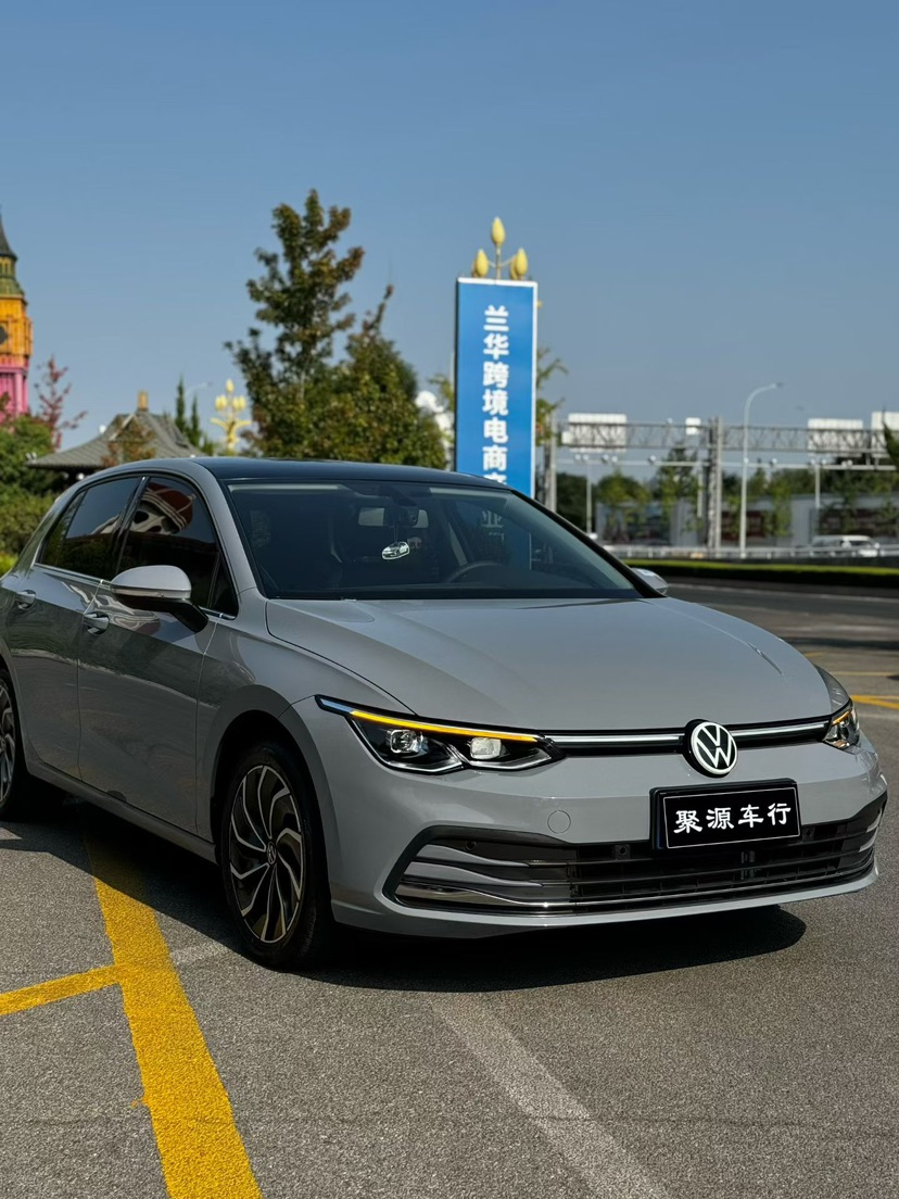 Volkswagen Golf 2023 car image #3