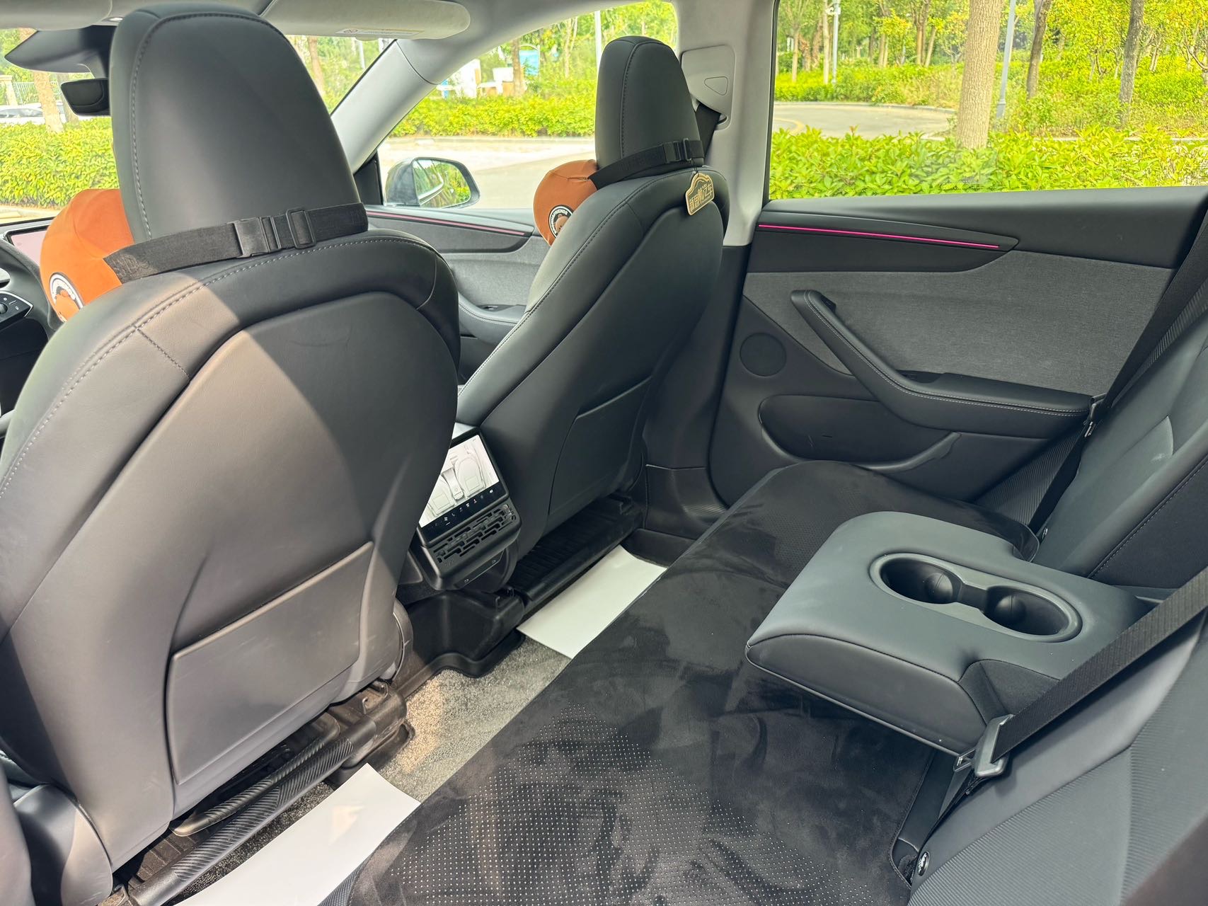 Tesla Model Y 2025 #8 Tesla Model Y 2025 car image #8