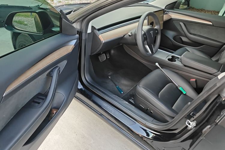 Tesla Model 3 2022 car image #16