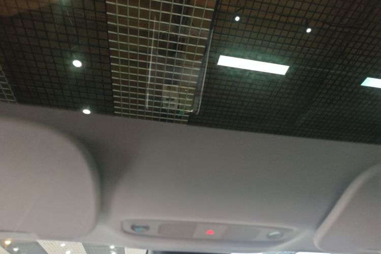 Tesla Model 3 2023 car image #20