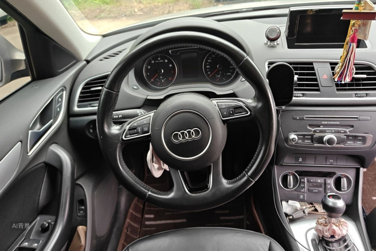 Audi Q3 2017 car image #12