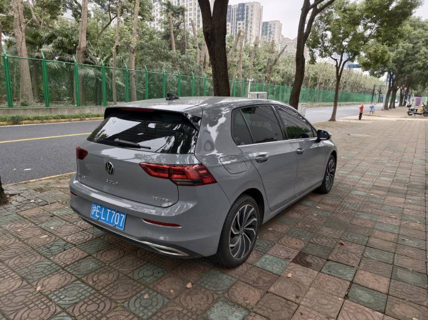 Volkswagen Golf 2022 car image #9