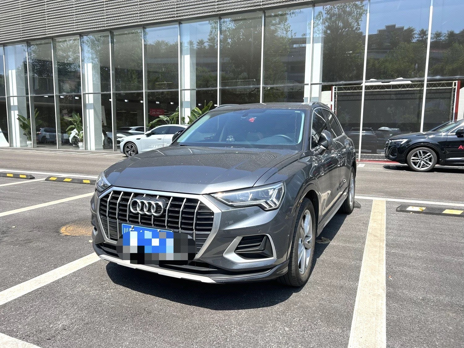 Audi Q3 2023 car image 