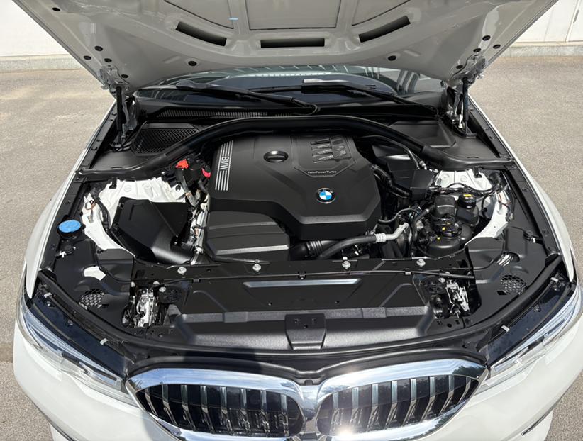BMW 3 Series 2019 #6 BMW 3 Series 2019 car image #6