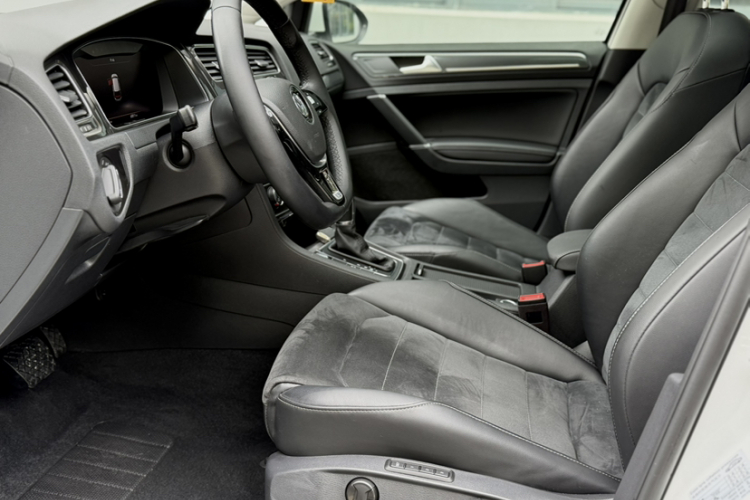 Volkswagen Golf 2019 car image #29