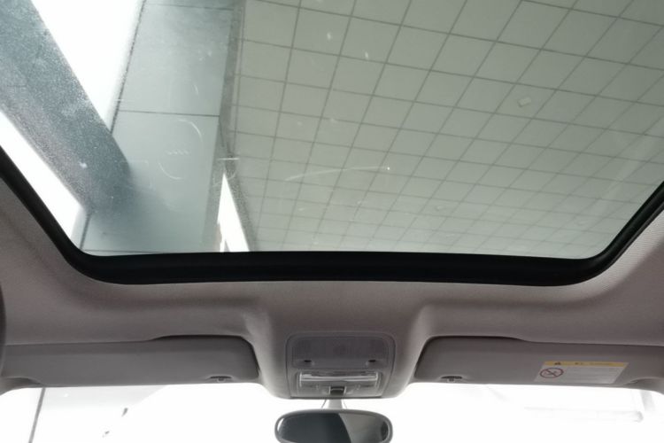 Audi Q3 2015 car image #18