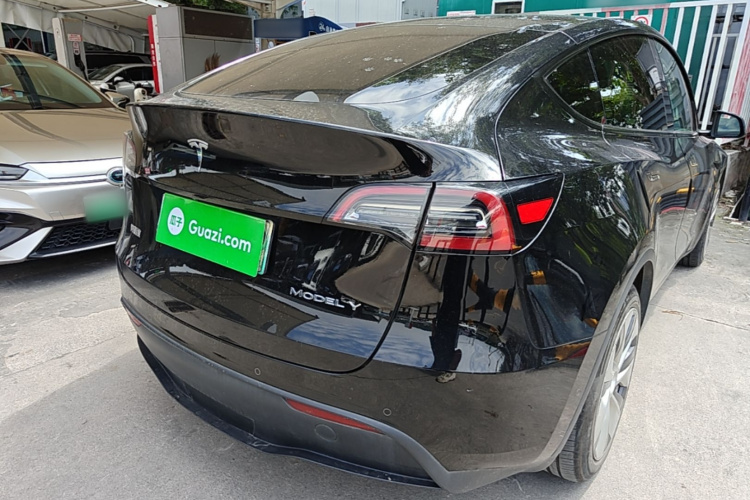 Tesla Model Y 2023 immagine di auto #7