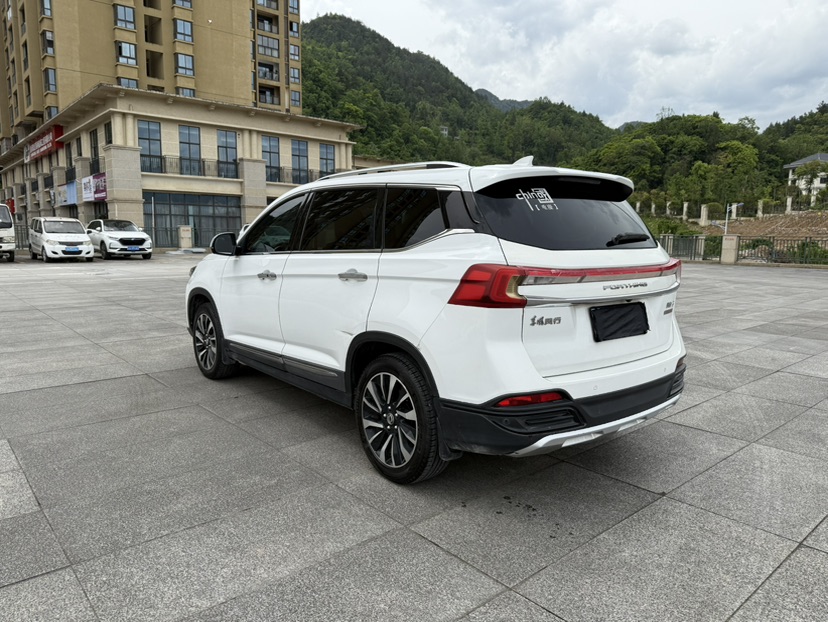 Forthing T5 2019 car image #5