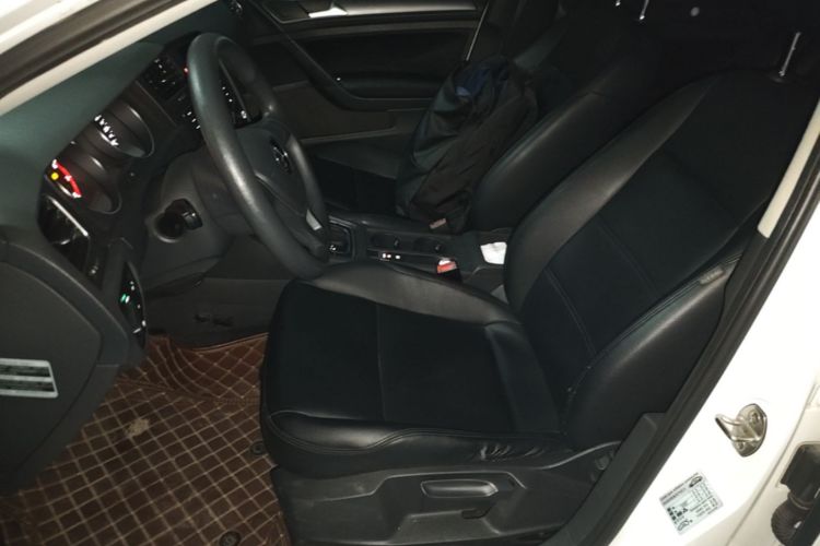 Volkswagen Golf 2017 car image #15
