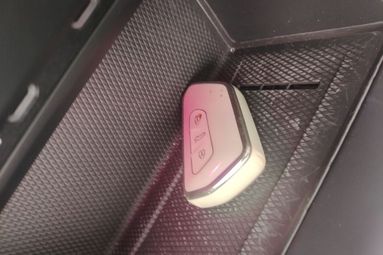 Volkswagen Golf 2024 car image #9