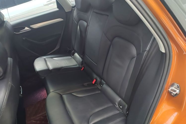 Audi Q3 2015 car image #17