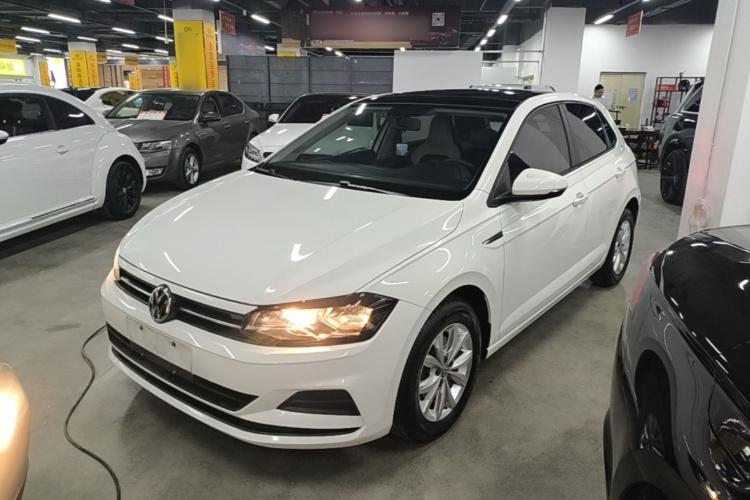 Volkswagen Polo 2019 car image #2