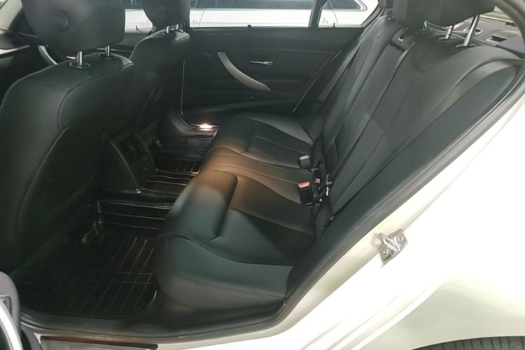 BMW 3 Series 2015 car image #17