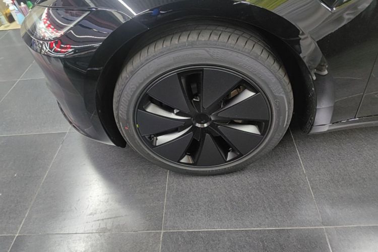 Tesla Model 3 2026 immagine di auto #9