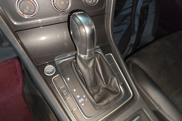 Volkswagen Golf 2019 car image #14