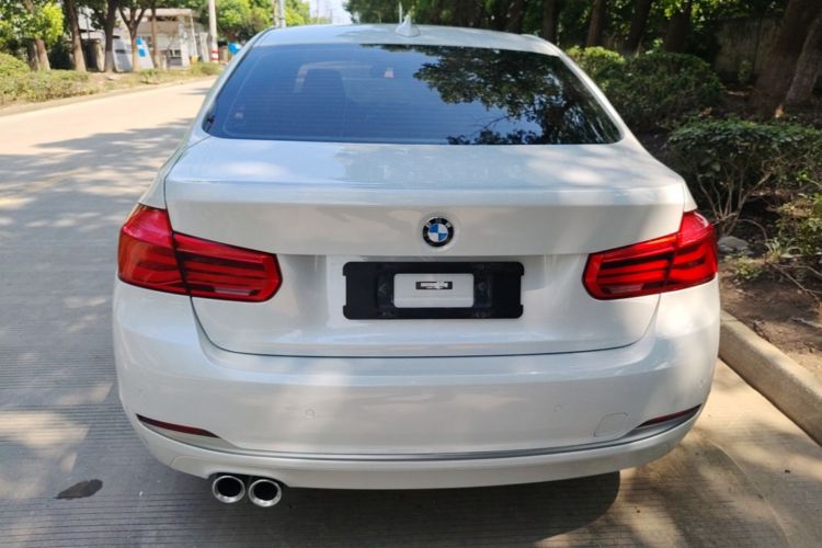 BMW 3 Series 2018 immagine di auto #6