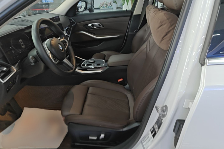 BMW 3 Series 2023 car image #15