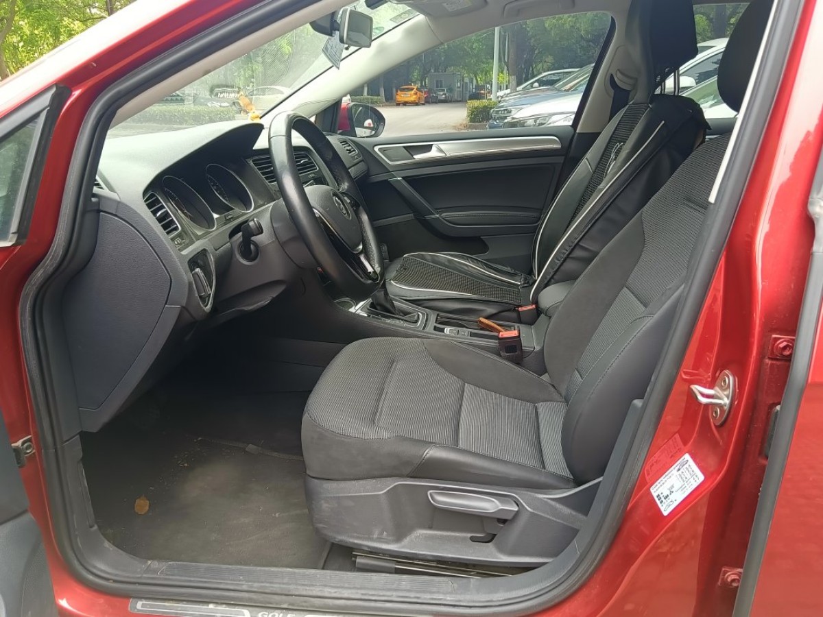 Volkswagen Golf 2020 car image #2