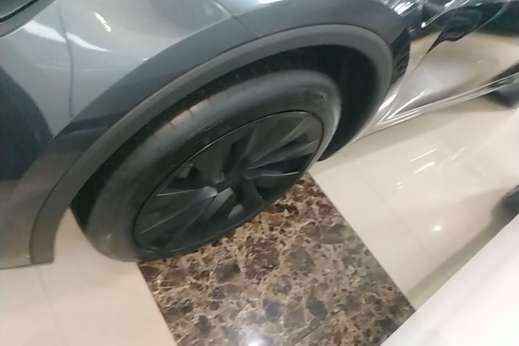 Tesla Model Y 2025 #9 Tesla Model Y 2025 car image #9