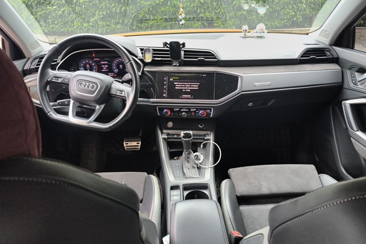Audi Q3 2020 car image #7