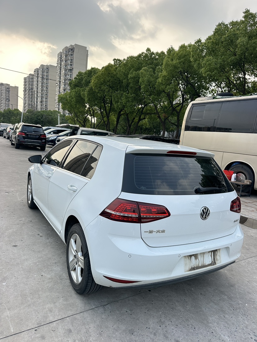 Volkswagen Golf 2017 car image #3