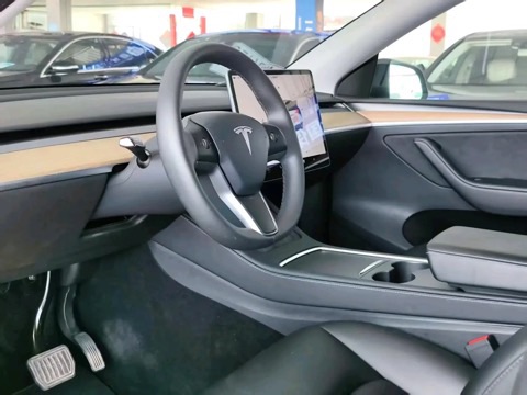 Tesla Model Y 2023 #5 Tesla Model Y 2023 car image #5