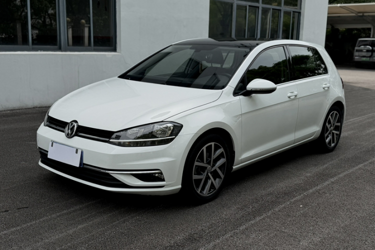 Volkswagen Golf 2019 car image #3