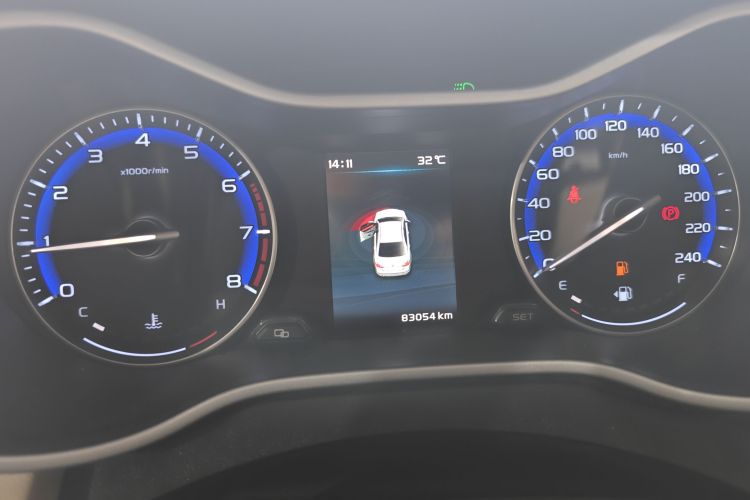 GEELY Emgrand 2019 car image #12