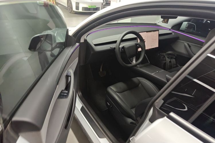 Tesla Model Y 2025 #16 Tesla Model Y 2025 car image #16