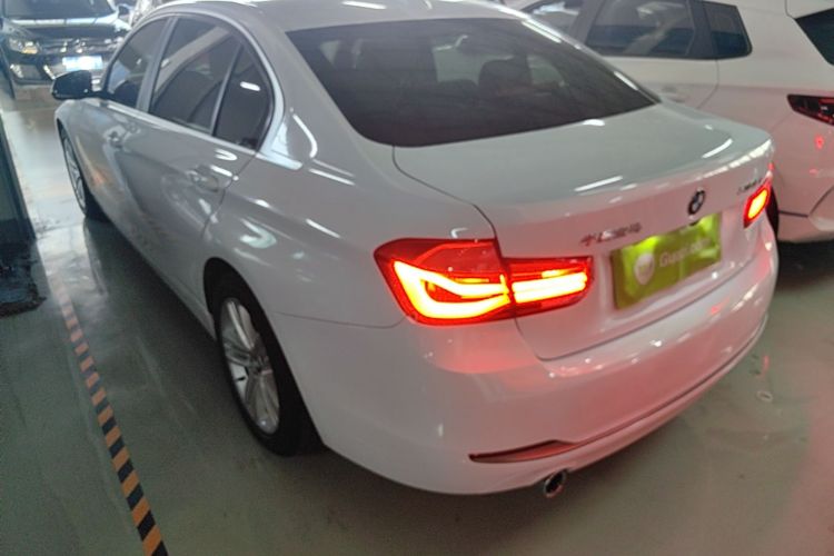 BMW 3 Series 2018 #5 BMW 3 Series 2018 صورة سيارة #5