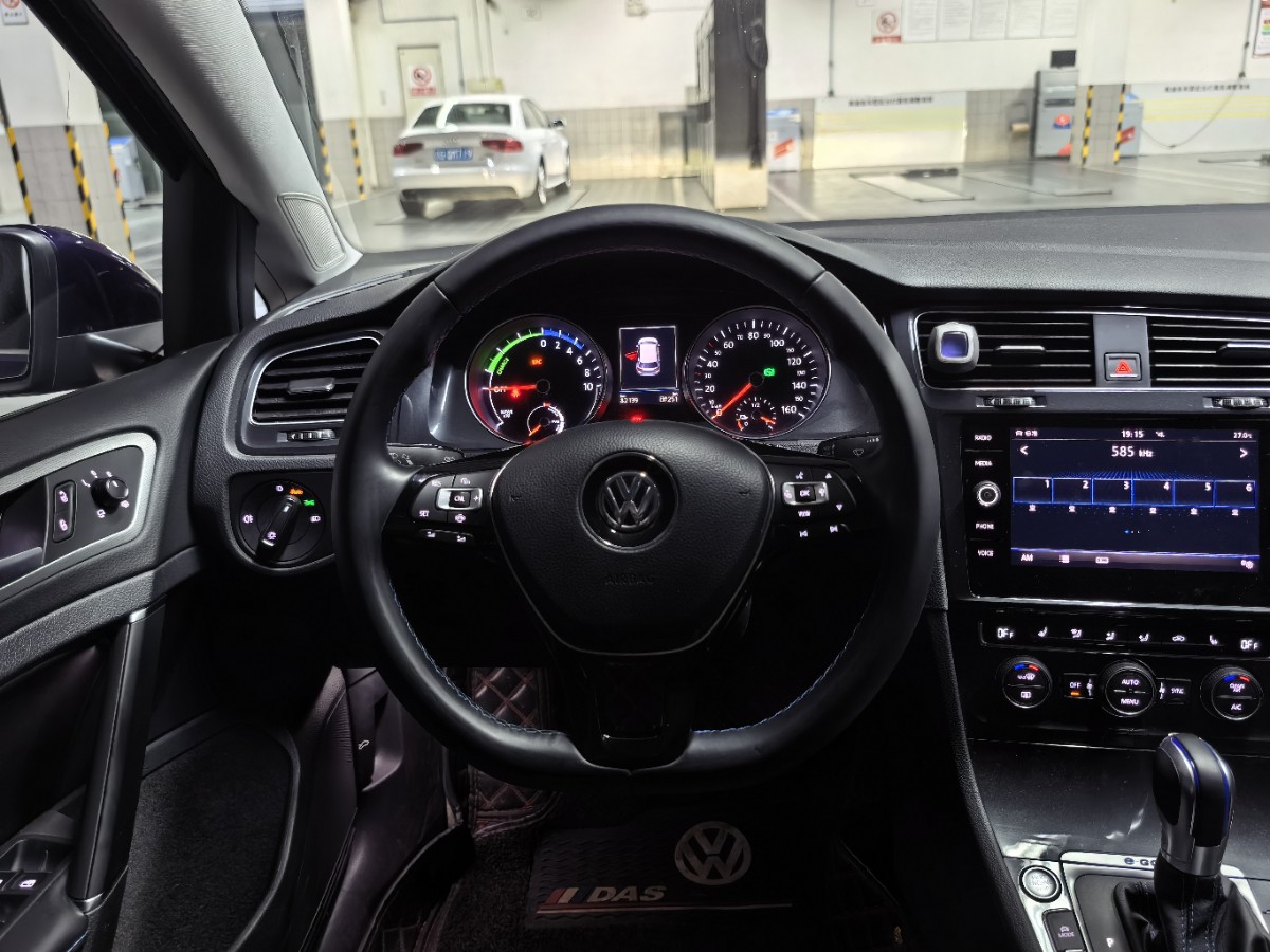 Volkswagen Golf Pure Electric 2020 #3 Volkswagen Golf Pure Electric 2020 car image #3