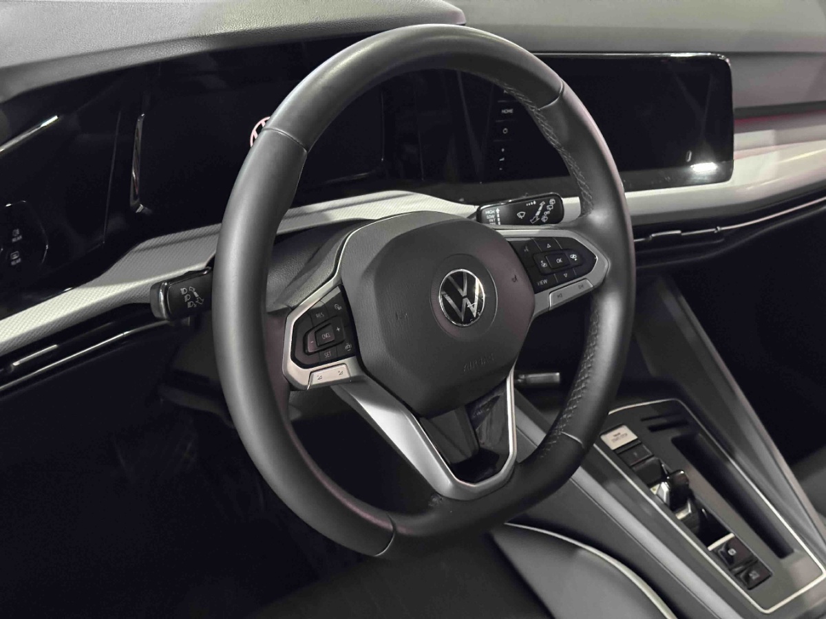 Volkswagen Golf 2024 car image #5