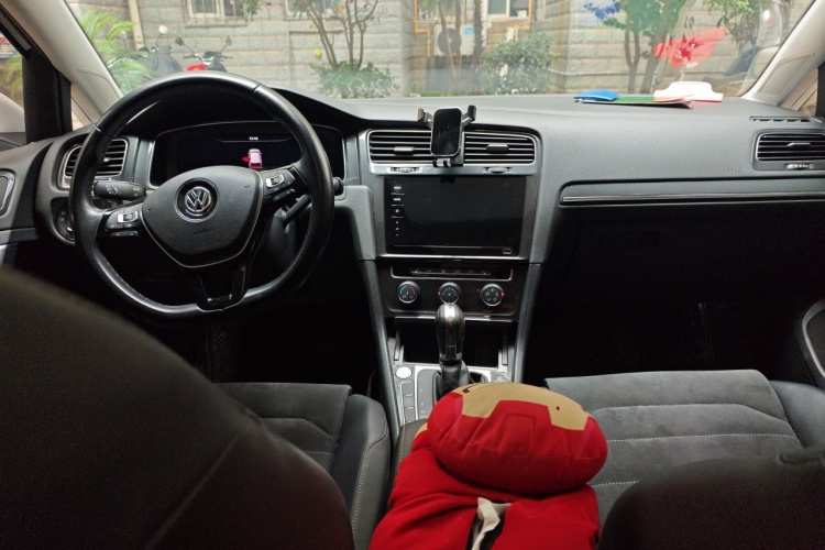 Volkswagen Golf 2020 car image #7