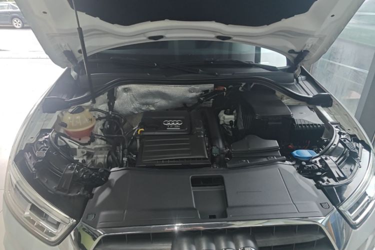 Audi Q3 2018 car image #20