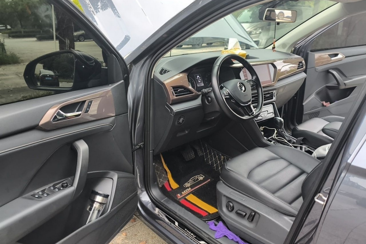 Volkswagen Tharu 2021 car image #13