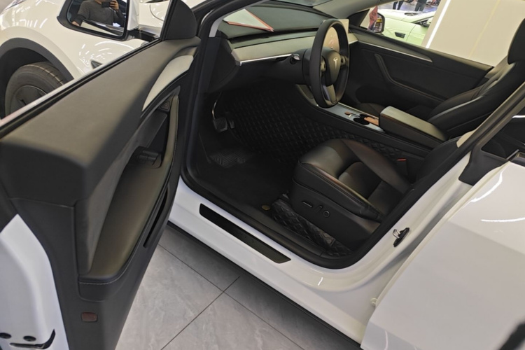 Tesla Model Y 2024 #16 Tesla Model Y 2024 car image #16