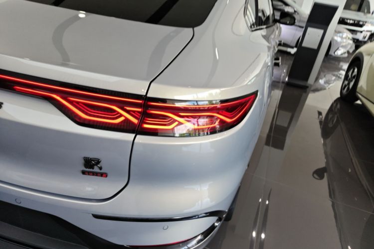 BYD Han 2025 car image #8