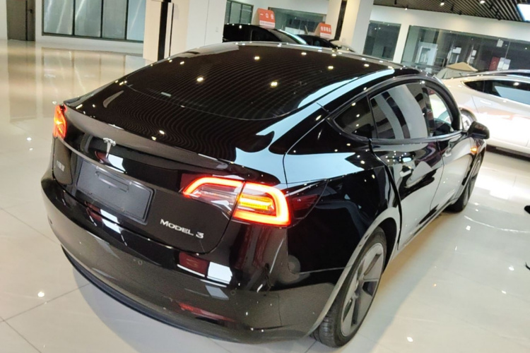Tesla Model 3 2022 car image #5