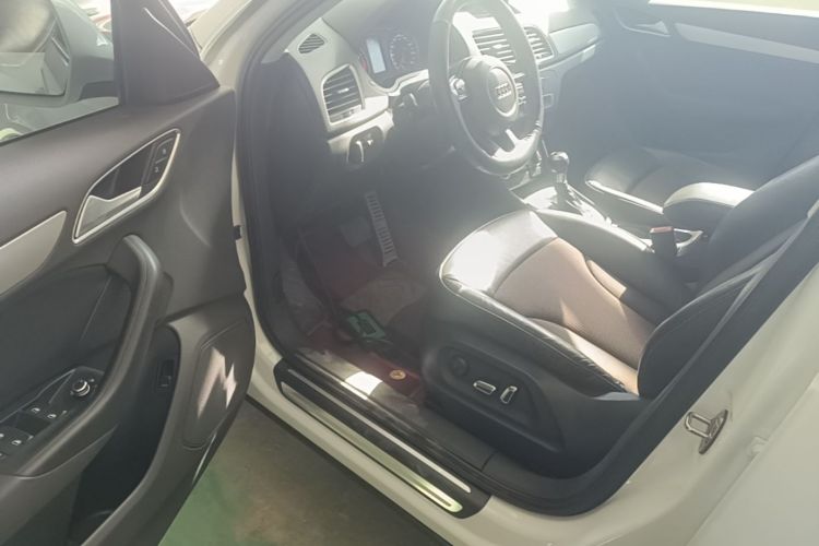 Audi Q3 2016 car image #12