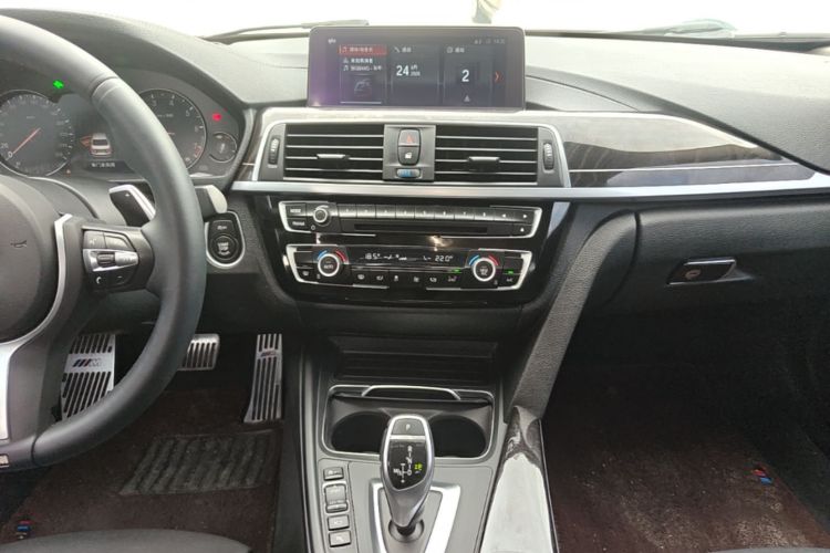 BMW 3 Series 2019 #17 BMW 3 Series 2019 car image #17