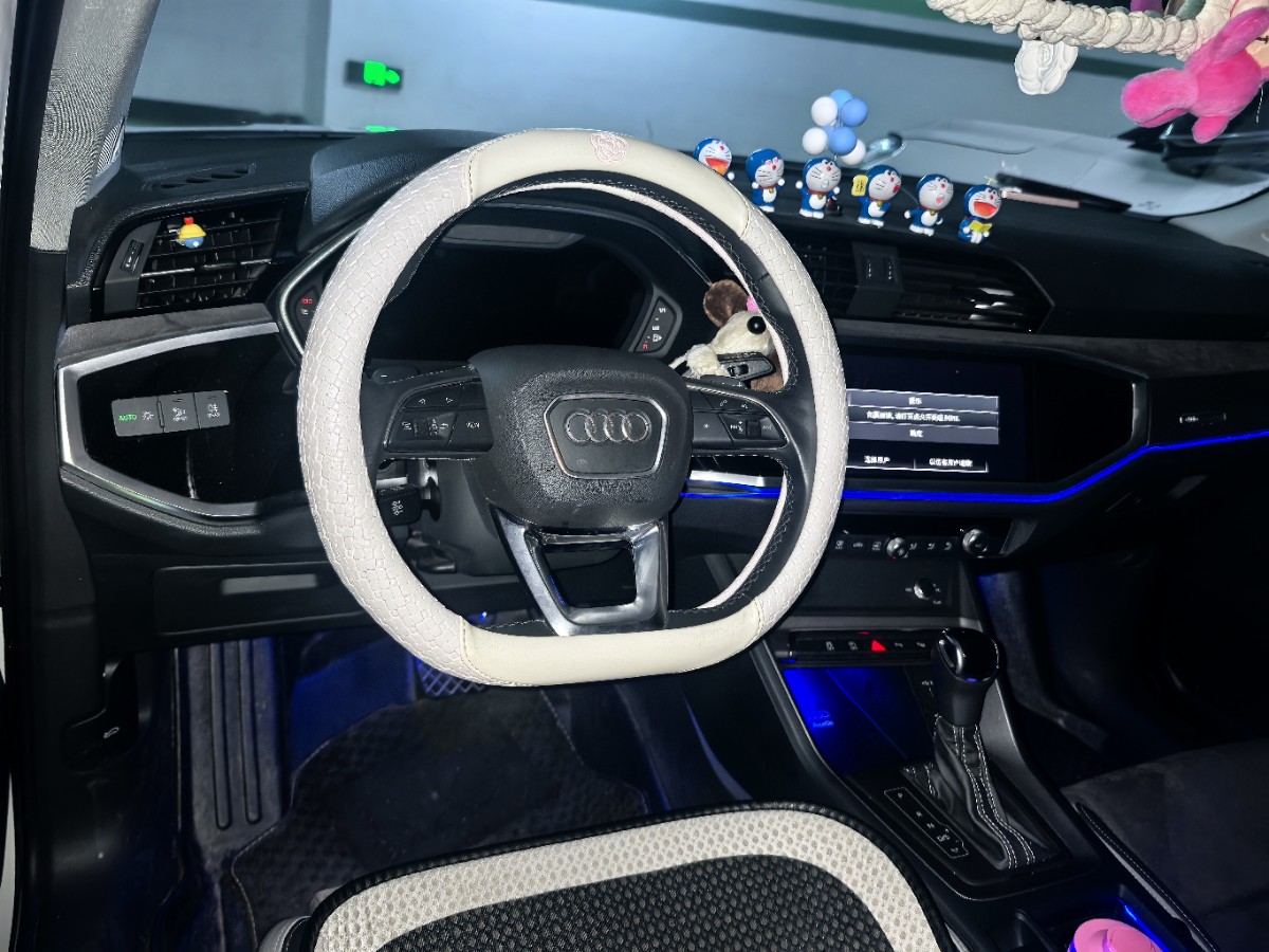 Audi Q3 2023 car image #6